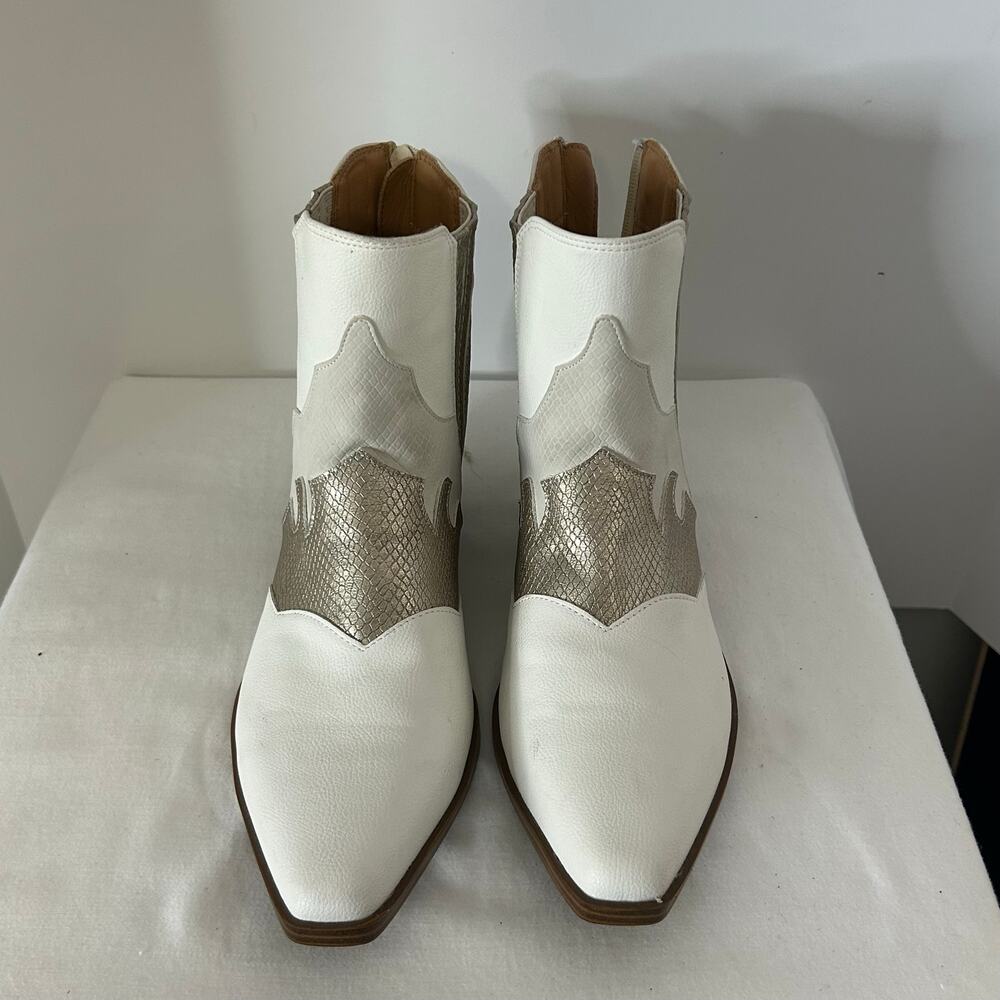 Yellow Box Willis Western Ankle Boots White Metallic Snakeskin Cowboy 7.5